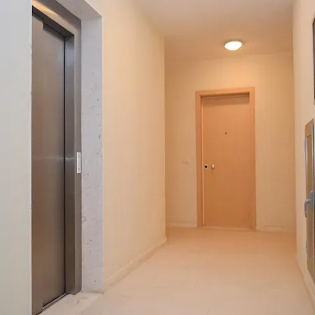 One-bedroom In Apartment *